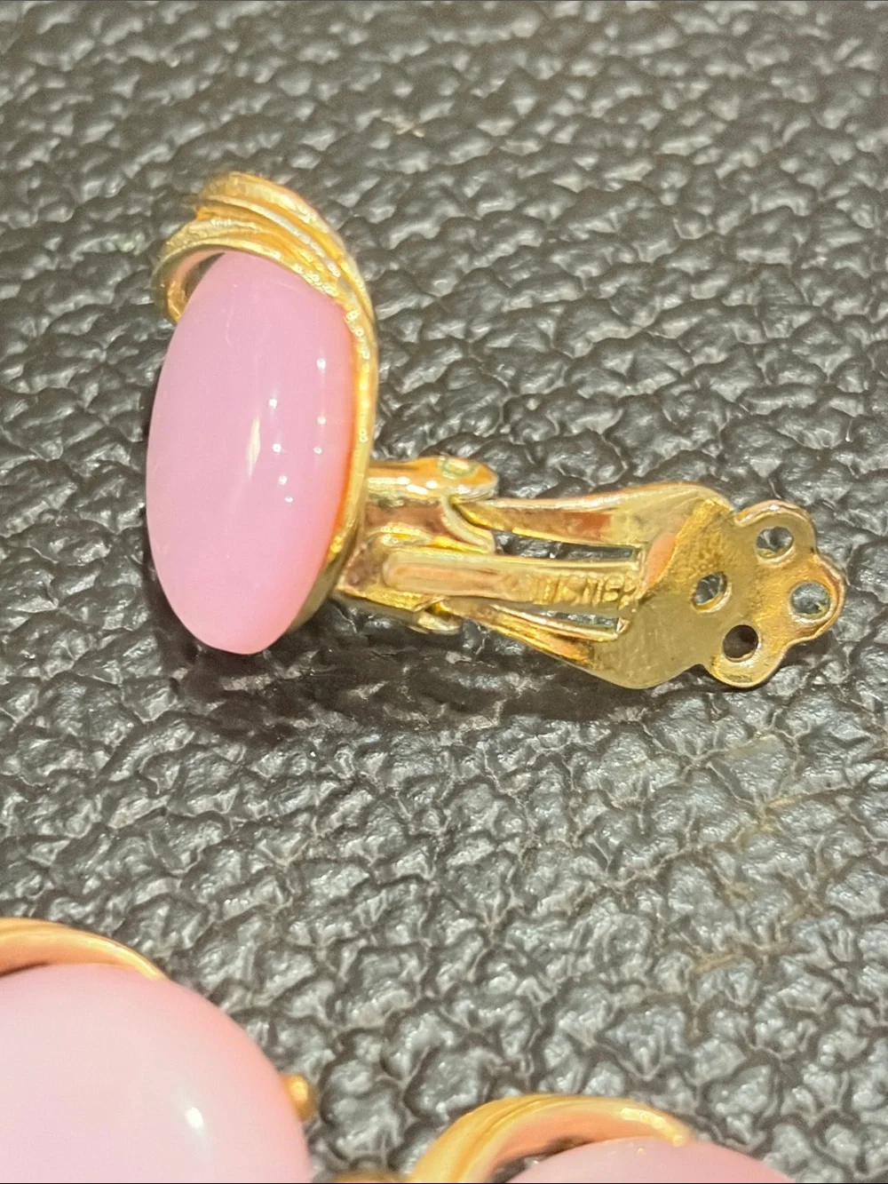 LISNER  1950 - 1960’s gold‑Tone Pink Cabochon Necklace and Earring Set